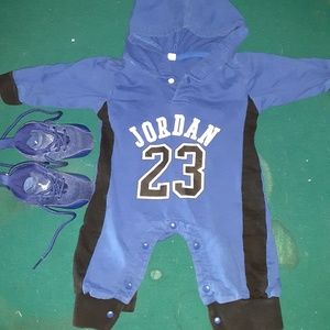 Baby jordon hooded onesie w/shoes